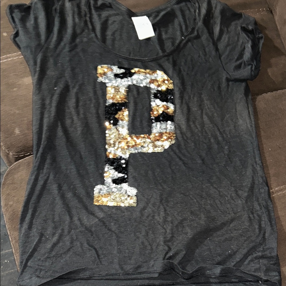 ⭐️⭐️PiNK VS Black Sequin 'P' Logo Tee SIZE LG⭐️⭐️